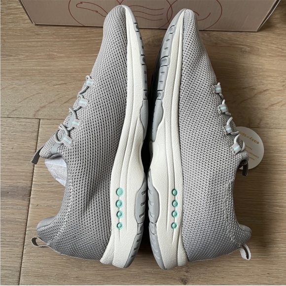 New Box Easy Spirit Tame 2 Slip-On Sneakers Light Gray Women's Shoes US Sz 9,5 W - Picture 3 of 6